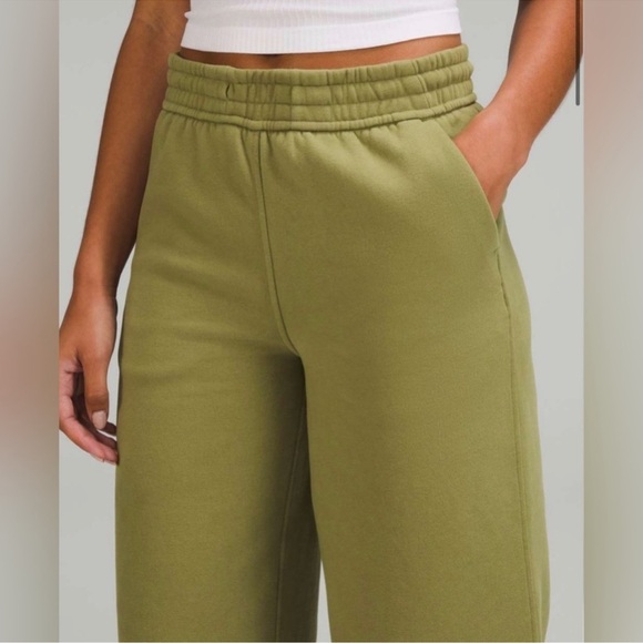 Like New - Lululemon Loungeful High-Rise Wide Leg Cropped Pants - size 4 - Picture 3 of 8